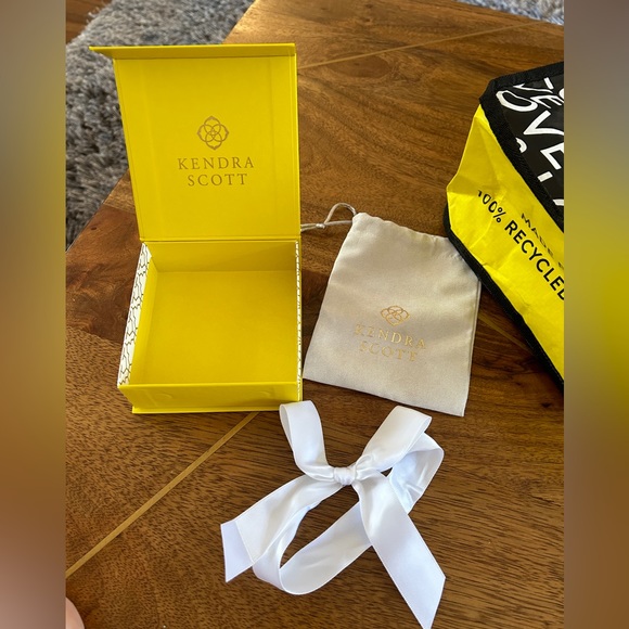 Kendra Scott Reusable Gift Bag, Box and Jewelry Pouch Set - HOST PICK X 4 - Picture 5 of 10